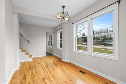 Tiny photo for 113 Gladys Avenue, Fox River Grove, IL 60021 (MLS # 12595512)