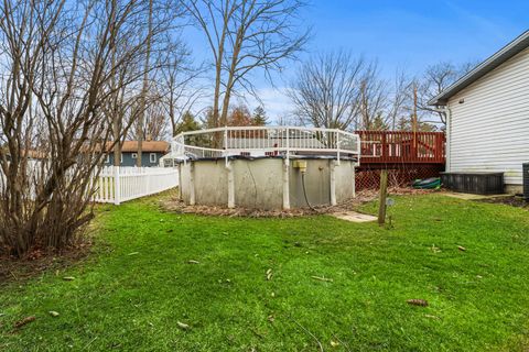 Tiny photo for 113 Gladys Avenue, Fox River Grove, IL 60021 (MLS # 12595512)