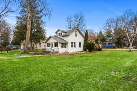 Tiny photo for 113 Gladys Avenue, Fox River Grove, IL 60021 (MLS # 12595512)