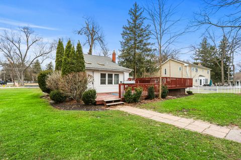 Tiny photo for 113 Gladys Avenue, Fox River Grove, IL 60021 (MLS # 12595512)