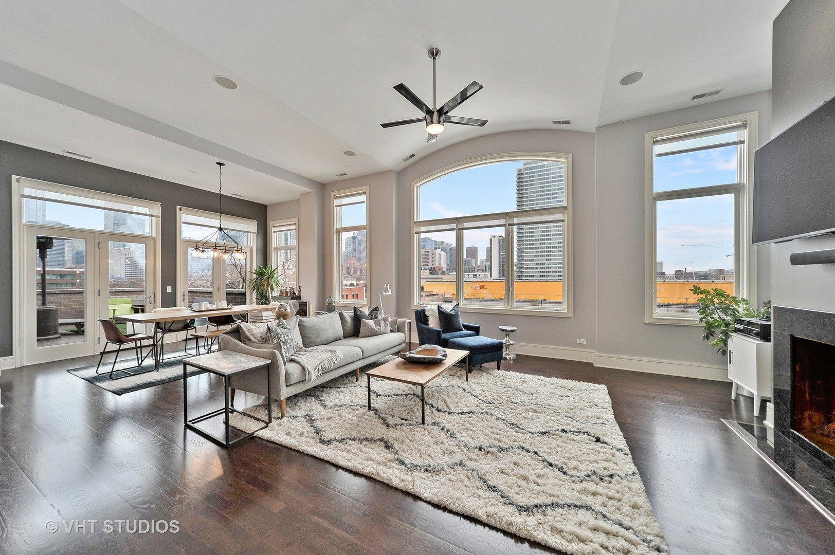 711 W Grand Avenue 503