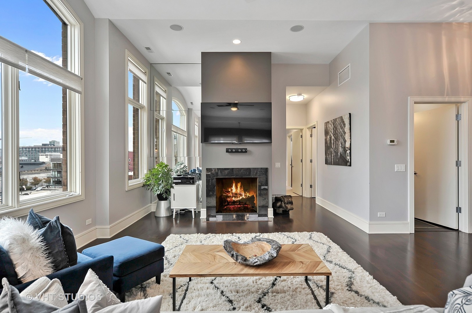 711 W Grand Avenue 503