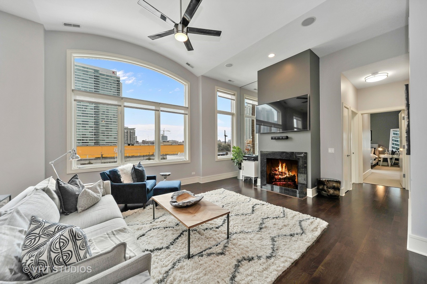 711 W Grand Avenue 503