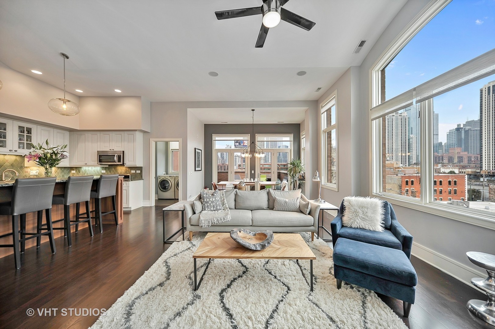 711 W Grand Avenue 503