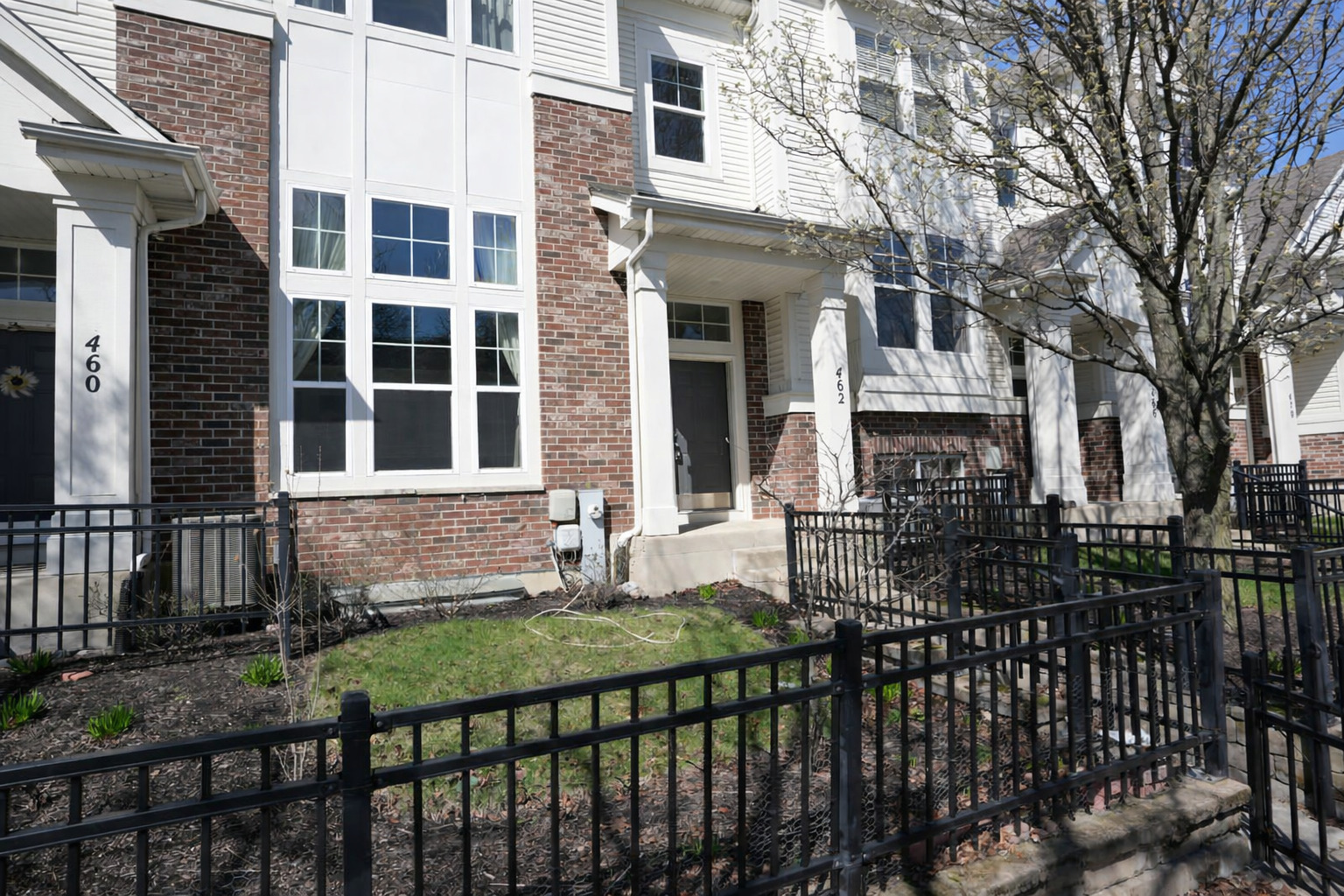 462 GROSVENOR Lane