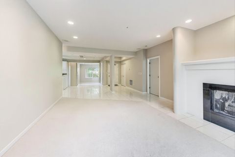 Tiny photo for 20 Trafalgar Square #203, Lincolnshire, IL 60069 (MLS # 12461408)