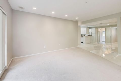 Tiny photo for 20 Trafalgar Square #203, Lincolnshire, IL 60069 (MLS # 12461408)