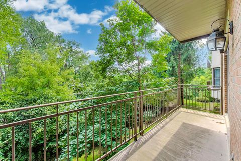 Tiny photo for 20 Trafalgar Square #203, Lincolnshire, IL 60069 (MLS # 12461408)