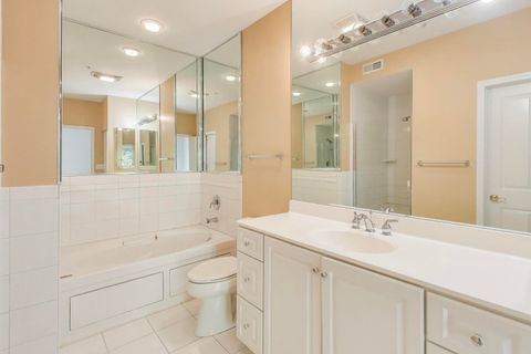 Tiny photo for 20 Trafalgar Square #203, Lincolnshire, IL 60069 (MLS # 12461408)