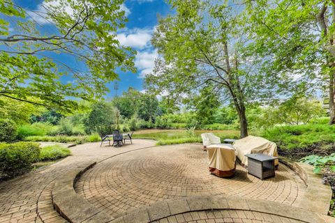 Tiny photo for 20 Trafalgar Square #203, Lincolnshire, IL 60069 (MLS # 12461408)