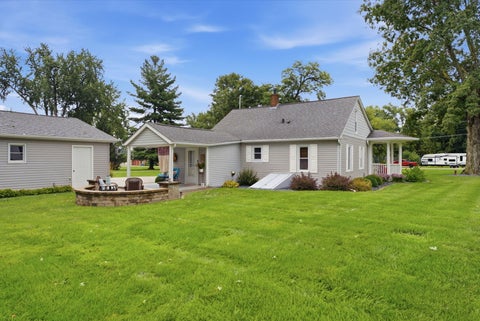 Tiny photo for 403 15th Street, Rapids City, IL 61278 (MLS # 12731642)