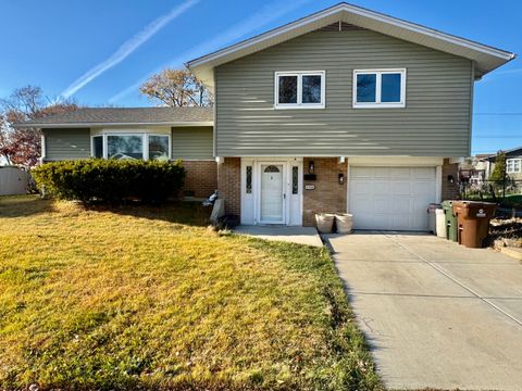 Tiny photo for 5700 La Palm Drive, Oak Forest, IL 60452 (MLS # 12518656)