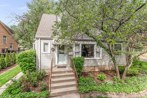 Photo of 12134 Ann Street, Blue Island, IL 60406 (MLS # 12646166)
