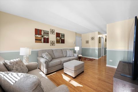 Tiny photo for 385 Woodview Circle #B, Elgin, IL 60120 (MLS # 12565156)