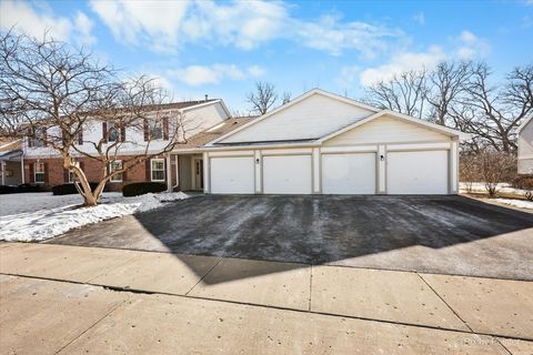 Tiny photo for 385 Woodview Circle #B, Elgin, IL 60120 (MLS # 12565156)
