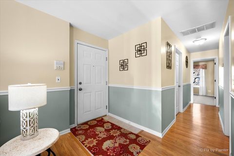 Tiny photo for 385 Woodview Circle #B, Elgin, IL 60120 (MLS # 12565156)