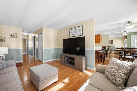 Tiny photo for 385 Woodview Circle #B, Elgin, IL 60120 (MLS # 12565156)