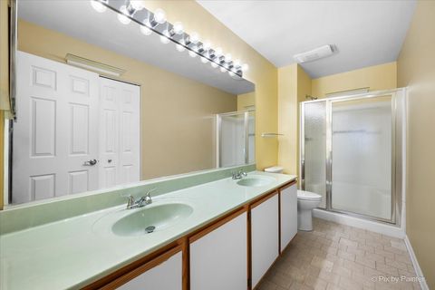 Tiny photo for 385 Woodview Circle #B, Elgin, IL 60120 (MLS # 12565156)