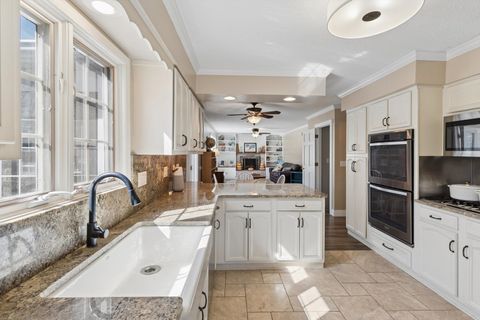 Tiny photo for 2515 E George Washington Boulevard, Davenport, IA 52803 (MLS # 12598168)