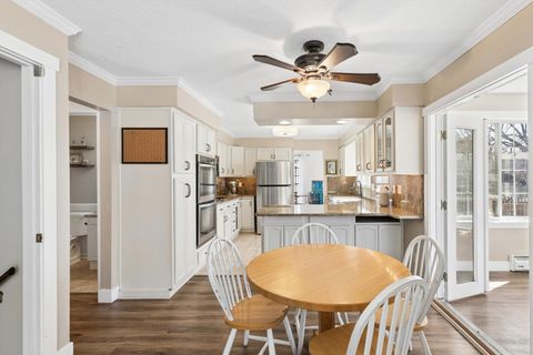 Tiny photo for 2515 E George Washington Boulevard, Davenport, IA 52803 (MLS # 12598168)