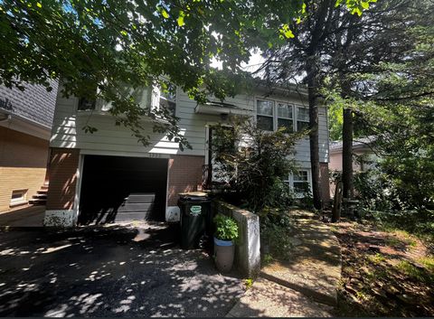 Photo of 1355 S Dunton Avenue, Arlington Heights, IL 60005 (MLS # 12492109)