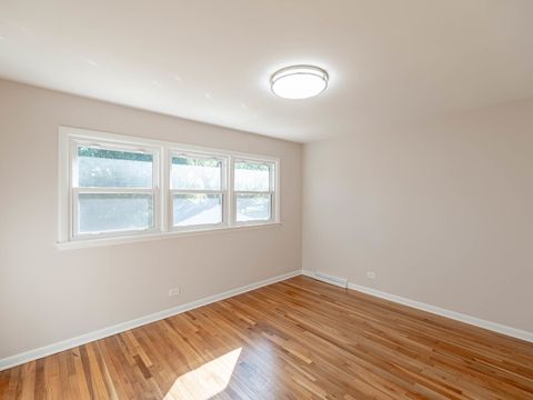 Tiny photo for 1355 S Dunton Avenue, Arlington Heights, IL 60005 (MLS # 12492109)