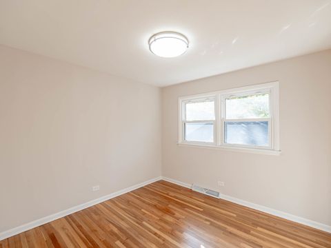 Tiny photo for 1355 S Dunton Avenue, Arlington Heights, IL 60005 (MLS # 12492109)