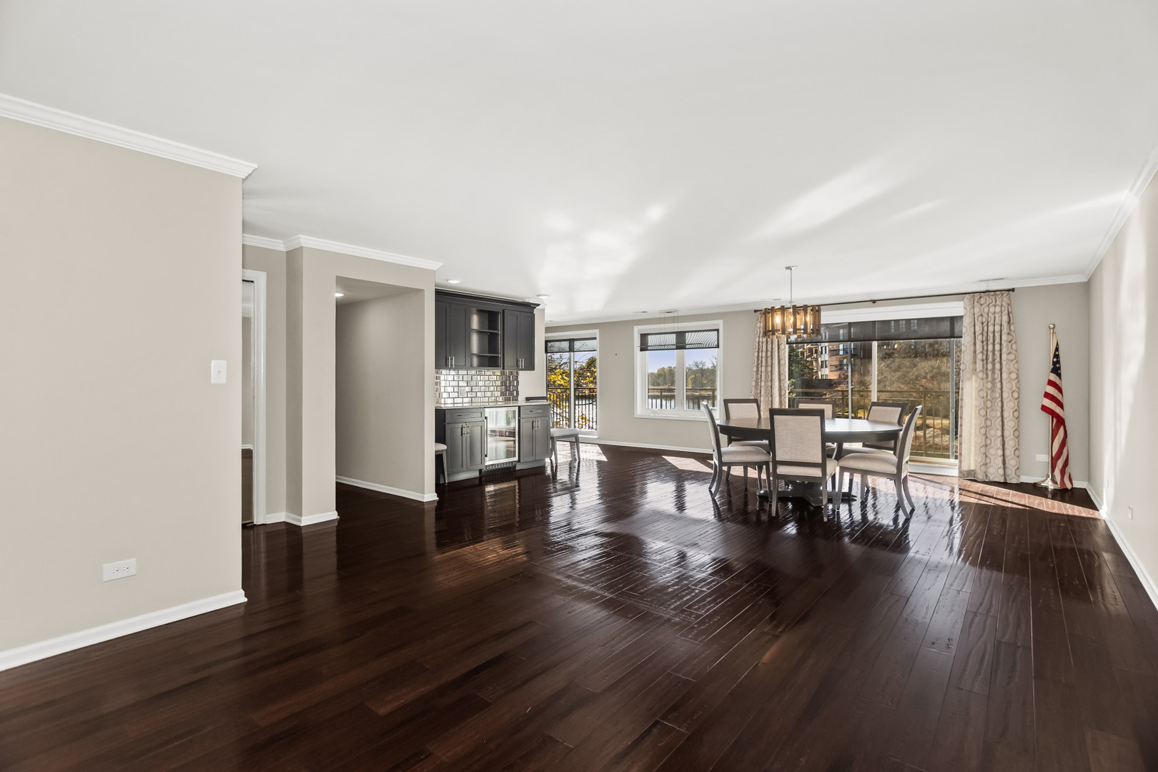 701 LAKE HINSDALE Drive G-202