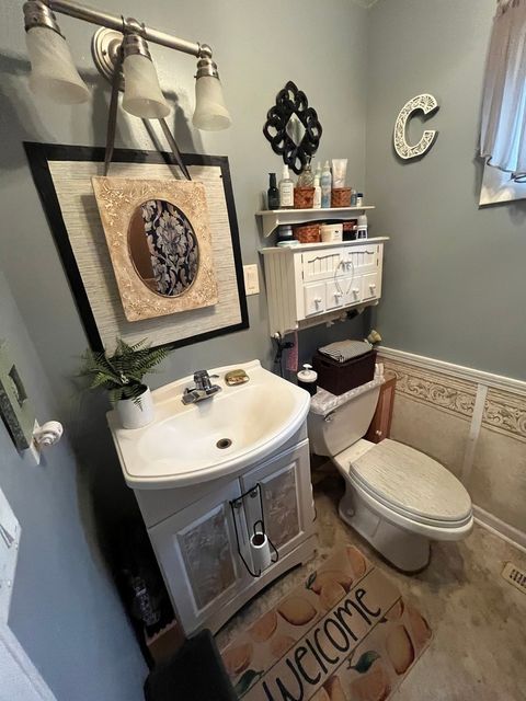 Tiny photo for 15213 Waverly Avenue, Midlothian, IL 60445 (MLS # 12495534)