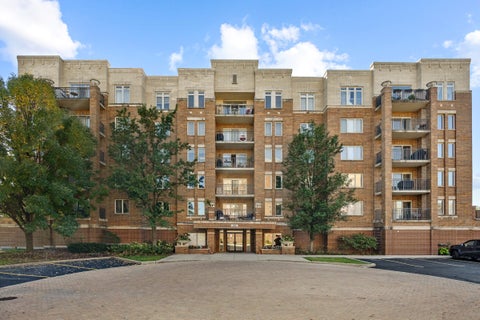 Tiny photo for 655 Perrie Drive #605, Elk Grove Village, IL 60007 (MLS # 12791525)