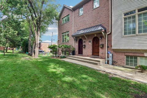 Tiny photo for 463 Summit Avenue #D, Park Ridge, IL 60068 (MLS # 12751563)