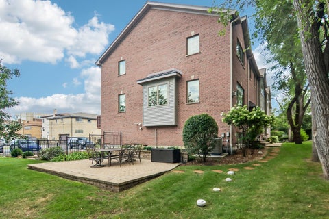 Tiny photo for 463 Summit Avenue #D, Park Ridge, IL 60068 (MLS # 12751563)