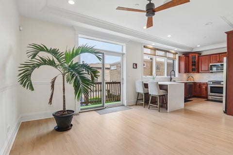 Tiny photo for 463 Summit Avenue #D, Park Ridge, IL 60068 (MLS # 12751563)