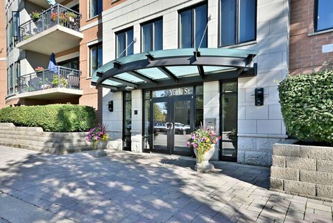 Photo of 145 S York Street #404, Elmhurst, IL 60126 (MLS # 12497819)