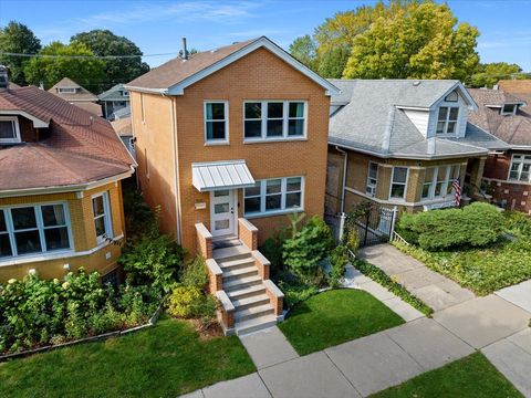 Photo of 3634 N Mozart Street, Chicago, IL 60618 (MLS # 12498467)