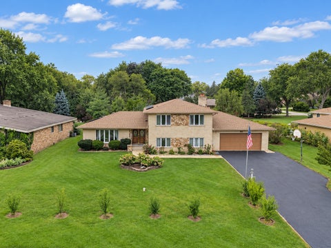 Photo of 1428 Roslyn Road, Schaumburg, IL 60193 (MLS # 12764608)