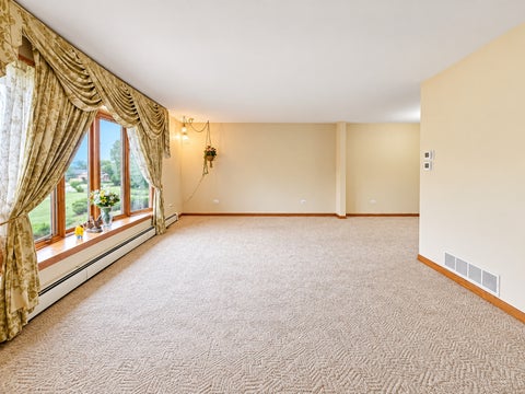 Tiny photo for 1428 Roslyn Road, Schaumburg, IL 60193 (MLS # 12764608)