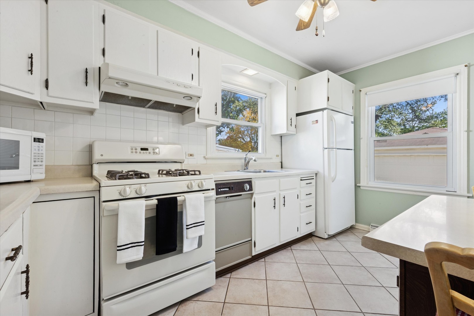 995 S Swain Avenue
