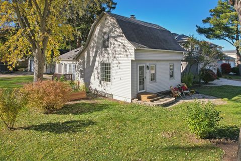 Photo of 390 N Garfield Boulevard, Grayslake, IL 60030 (MLS # 12519028)