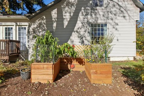 Tiny photo for 390 N Garfield Boulevard, Grayslake, IL 60030 (MLS # 12519028)