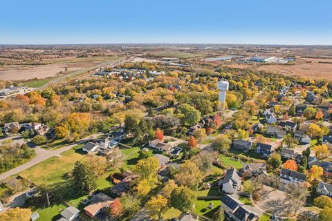 Tiny photo for 390 N Garfield Boulevard, Grayslake, IL 60030 (MLS # 12519028)