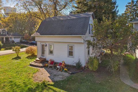 Tiny photo for 390 N Garfield Boulevard, Grayslake, IL 60030 (MLS # 12519028)