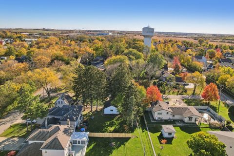 Tiny photo for 390 N Garfield Boulevard, Grayslake, IL 60030 (MLS # 12519028)