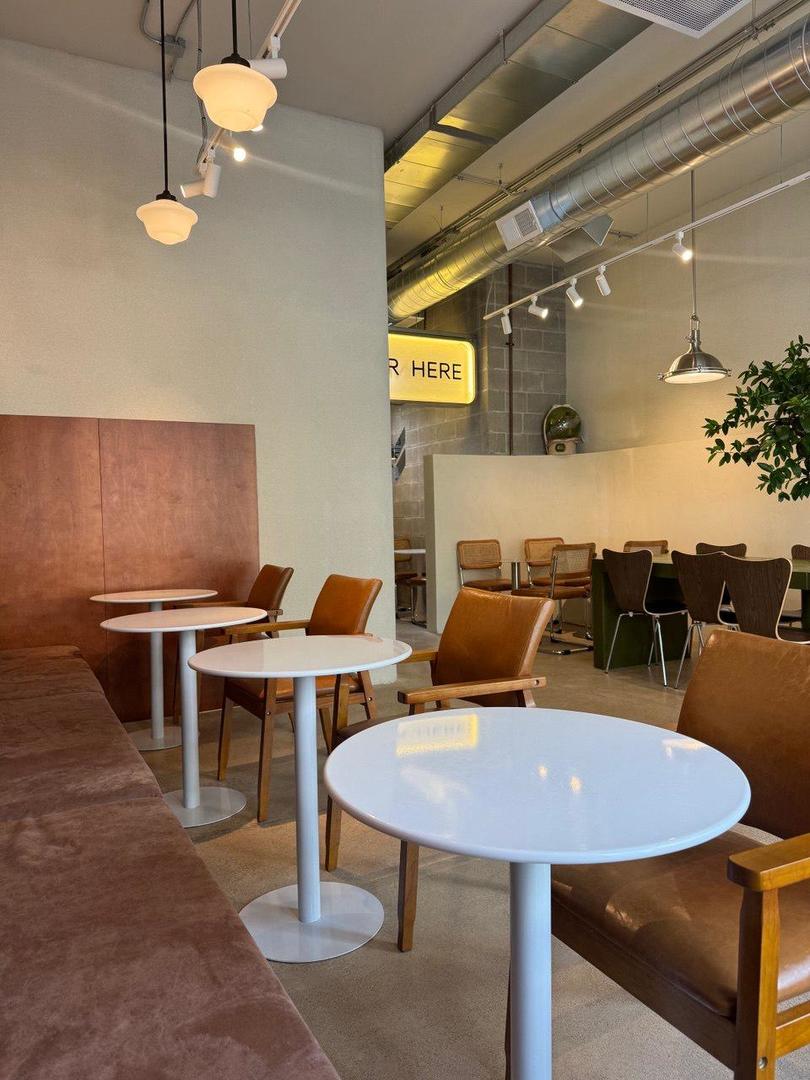 3056 N Lincoln Avenue 1