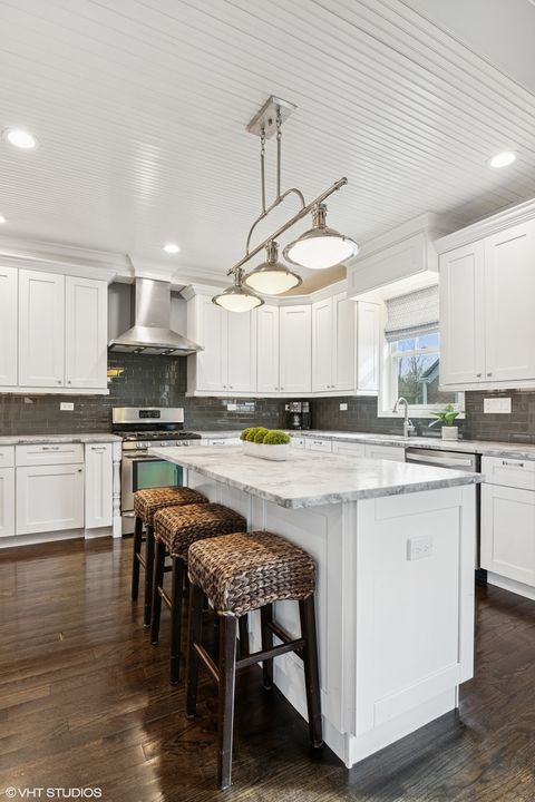 Tiny photo for 374 N Myrtle Avenue, Elmhurst, IL 60126 (MLS # 12590578)