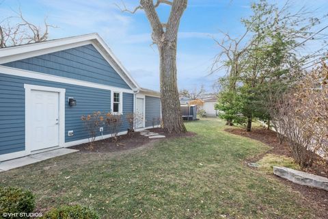 Tiny photo for 374 N Myrtle Avenue, Elmhurst, IL 60126 (MLS # 12590578)