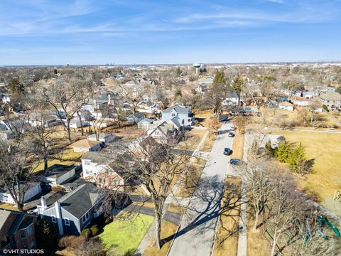 Tiny photo for 374 N Myrtle Avenue, Elmhurst, IL 60126 (MLS # 12590578)