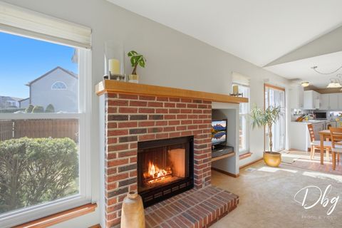 Tiny photo for 7 E Dahlia Lane, Round Lake Beach, IL 60073 (MLS # 12636224)