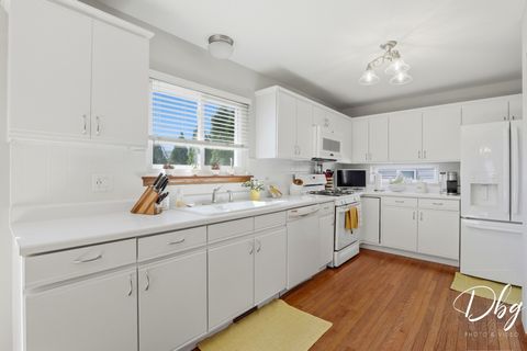 Tiny photo for 7 E Dahlia Lane, Round Lake Beach, IL 60073 (MLS # 12636224)