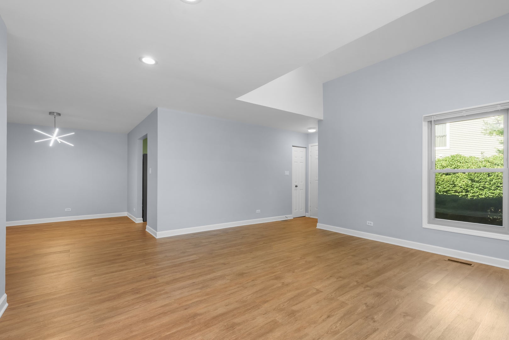 4 S STONINGTON Drive